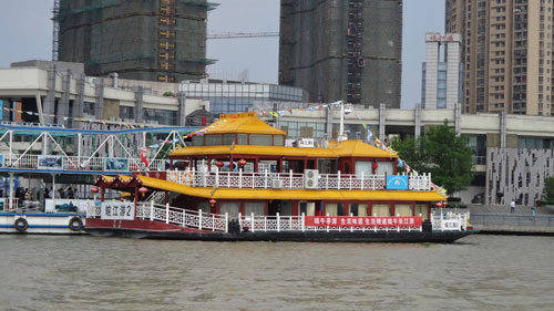 芜湖新航道“2013雅思考试及出国留学高峰论坛”在“长江号”游轮上举行