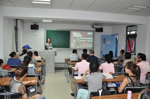 青年助教李娜:本次北京新航道全封闭学院“英语之星”演讲决赛现在开始…