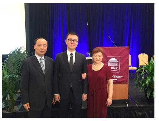 胡宸与妈妈陈采霞教授、爸爸胡敏教授合影