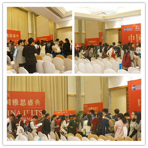 讲座结束后,现场同学排队咨询课程