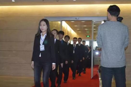 精英们进场