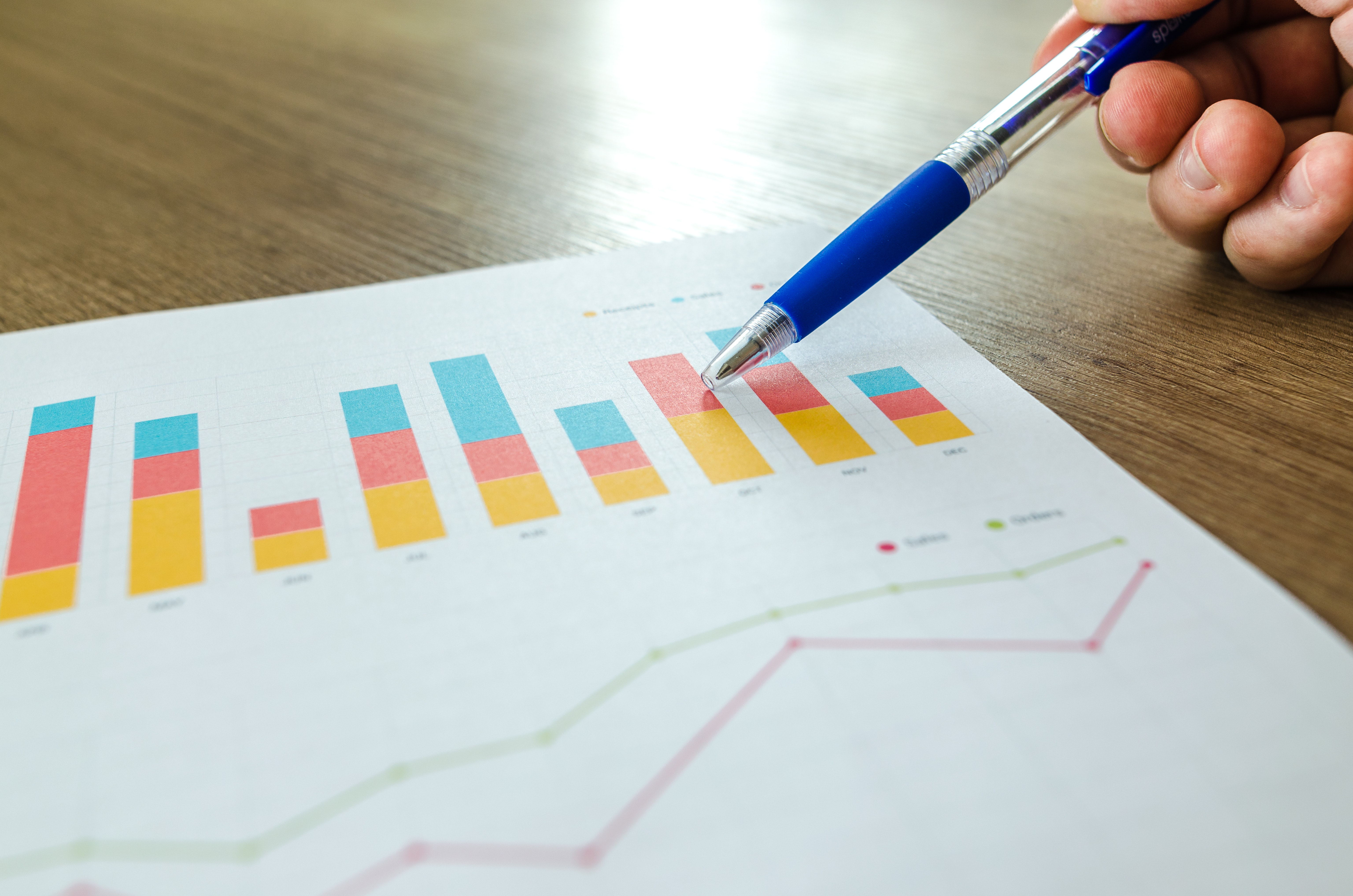 analytics-blur-close-up-commerce-590020_看图王.jpg