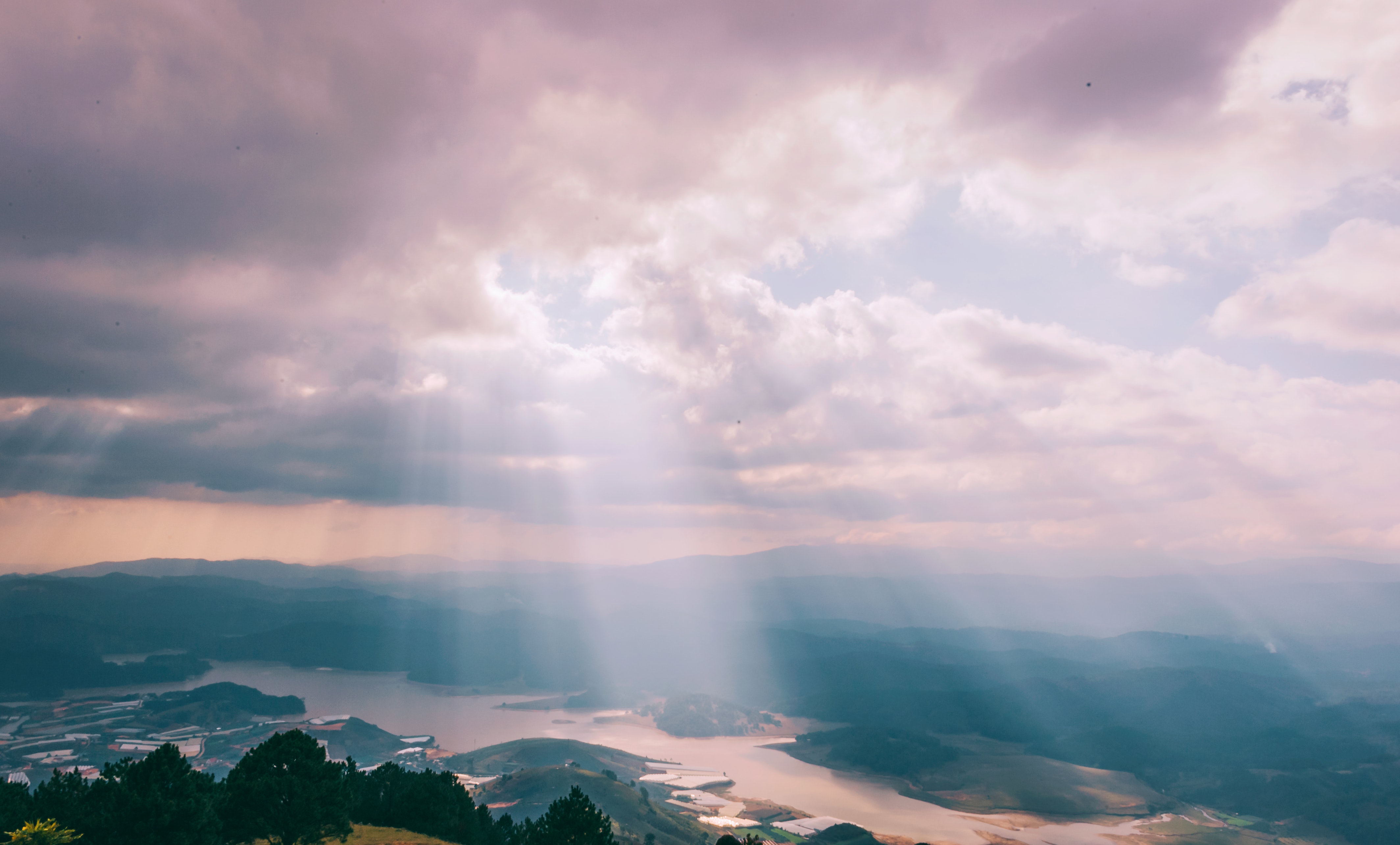 mountains-with-crepuscular-ray-1403550_看图王.jpg mountains-with-crepuscular-ray-1403550_看图王.jpg