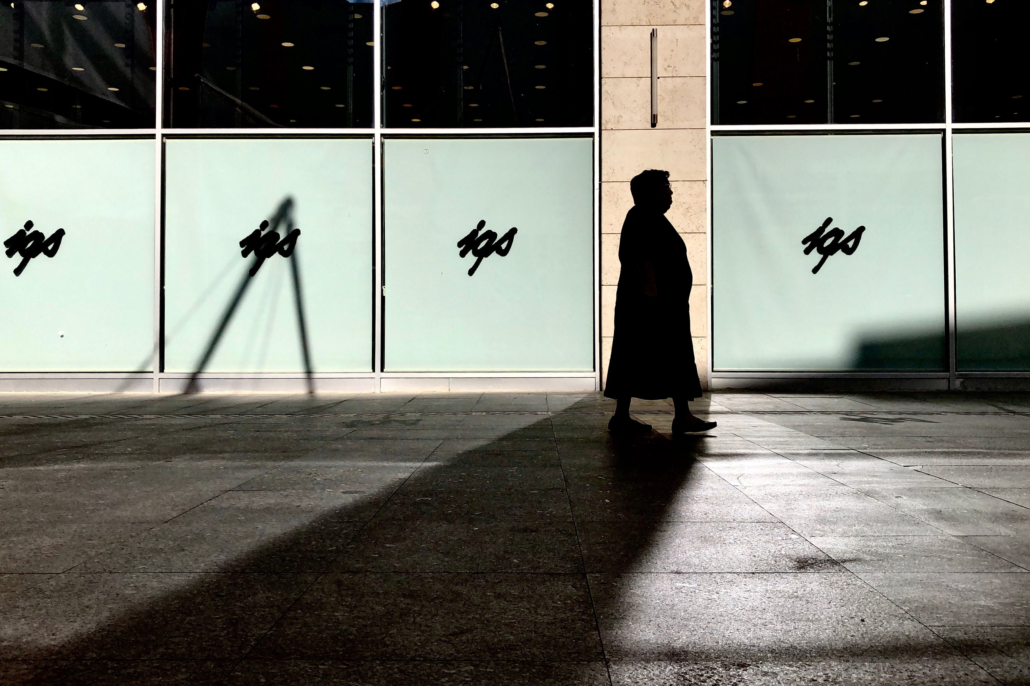 silhouette-of-woman-walking-beside-building-3469403_看图王.jpg silhouette-of-woman-walking-beside-building-3469403_看图王.jpg