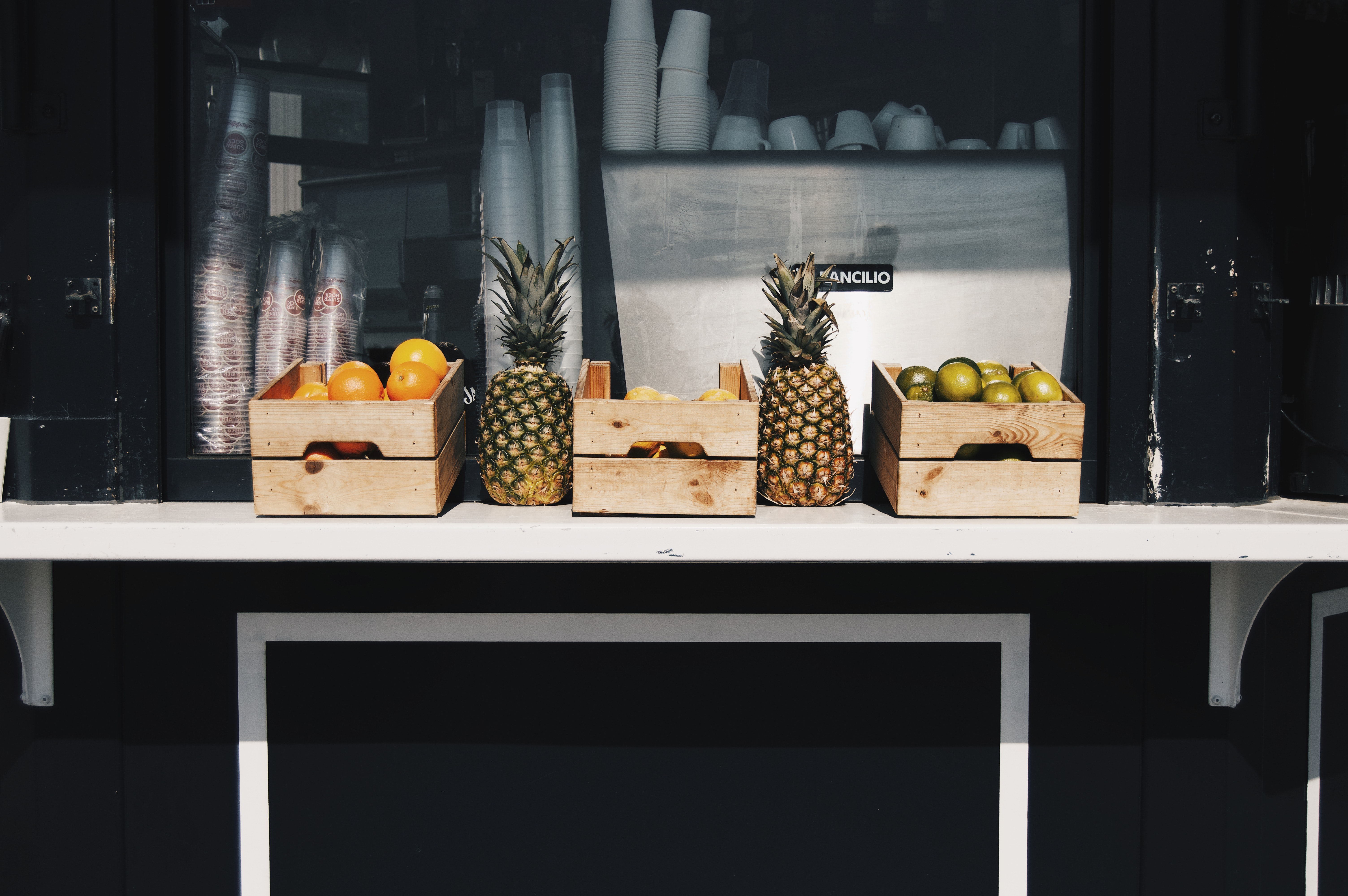 photo-of-fruits-on-wooden-tray-3284272_看图王.jpg