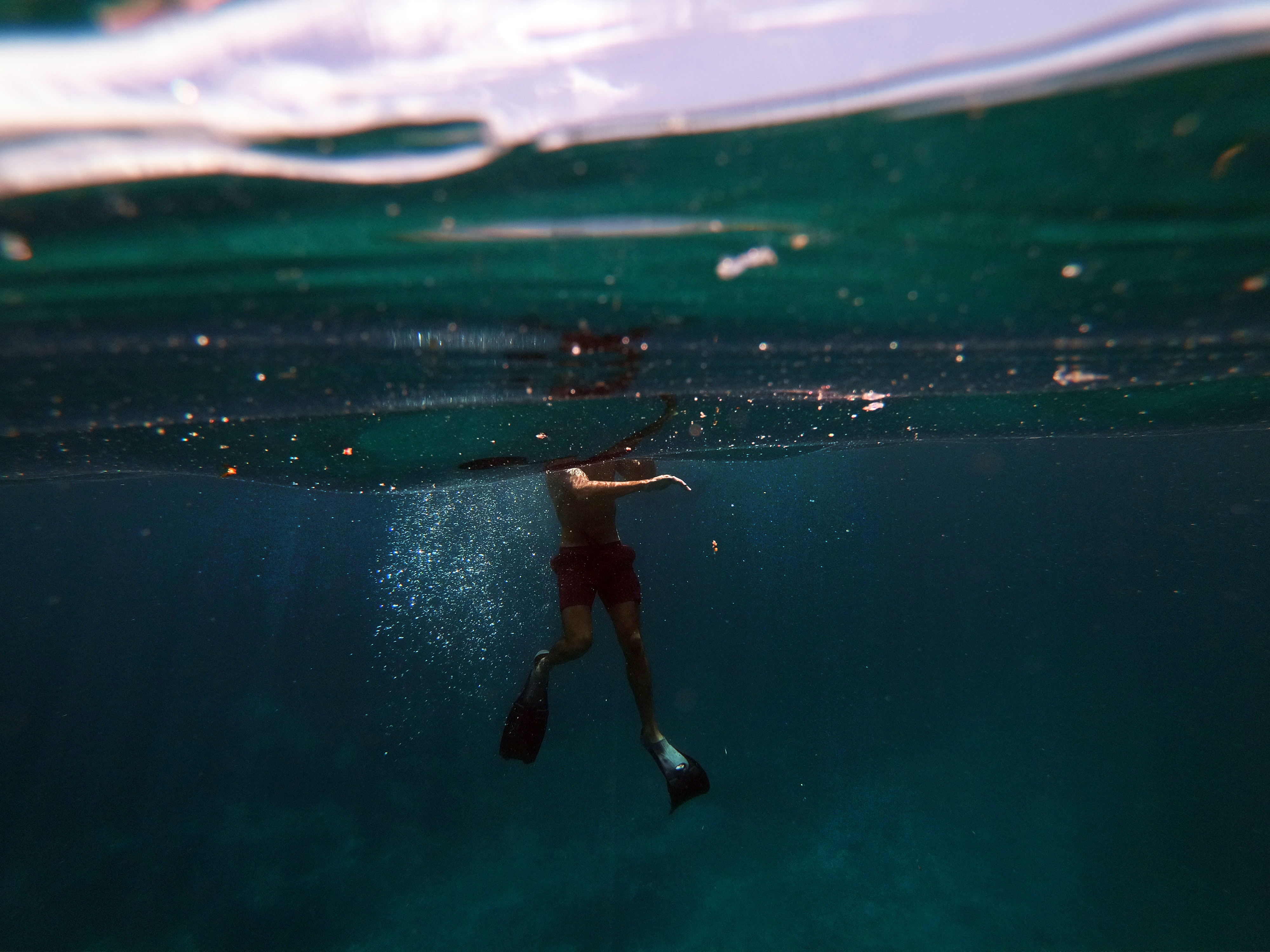 man-in-black-shorts-in-water-3544412_看图王.jpg man-in-black-shorts-in-water-3544412_看图王.jpg