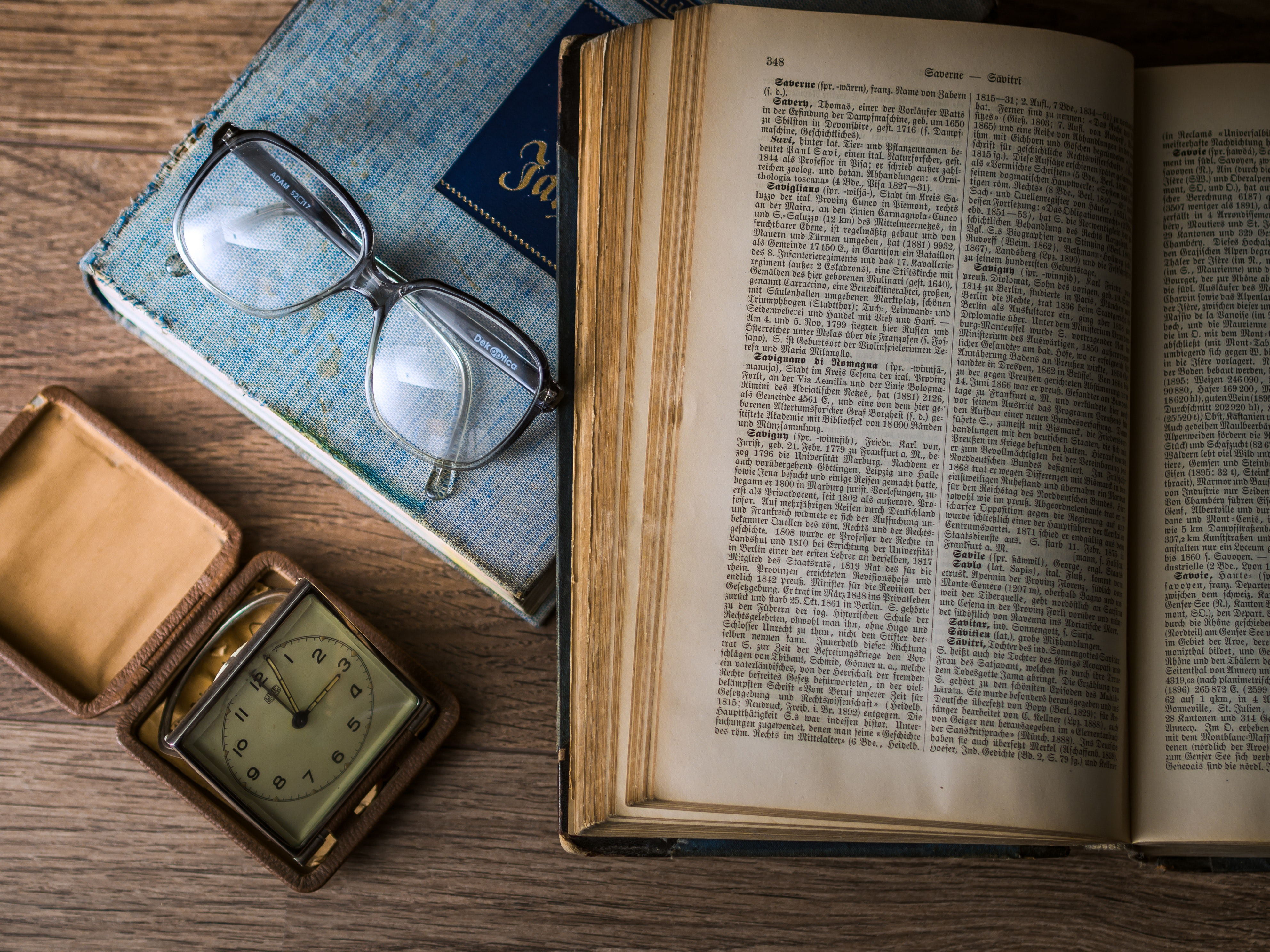 vintage-watch-old-glasses-33085 (2)_看图王.jpg vintage-watch-old-glasses-33085 (2)_看图王.jpg