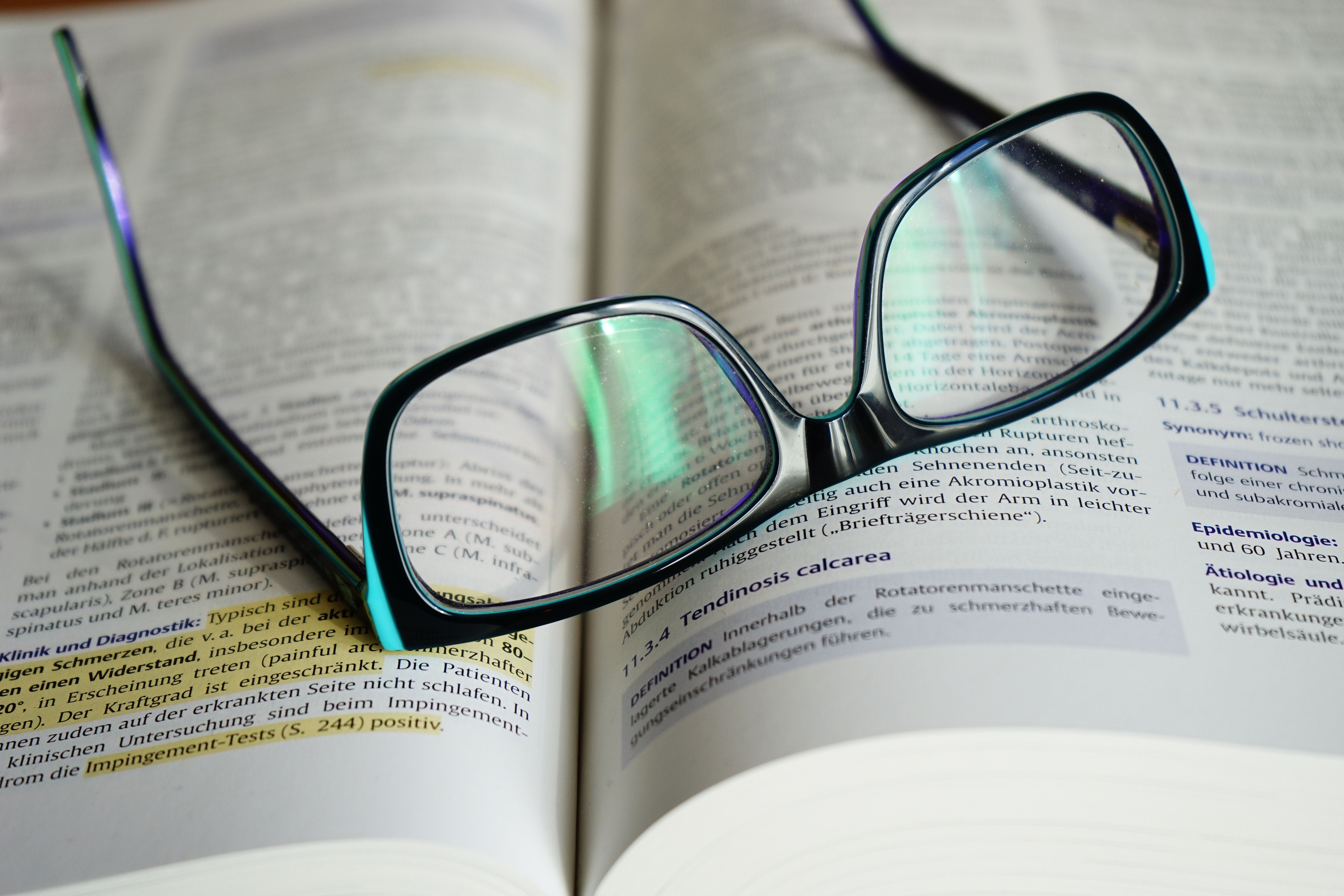 book-book-pages-eyeglasses-knowledge-267705_看图王.jpg book-book-pages-eyeglasses-knowledge-267705_看图王.jpg